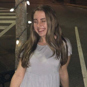 Meet your Posher, Chloe